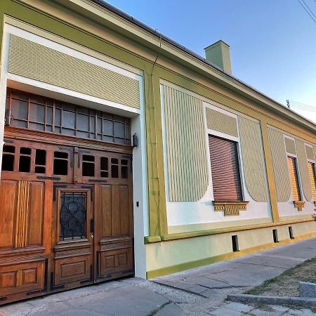 Pb Urban Garden Stay With Secured Parking Sremska Mitrovica Exterior photo
