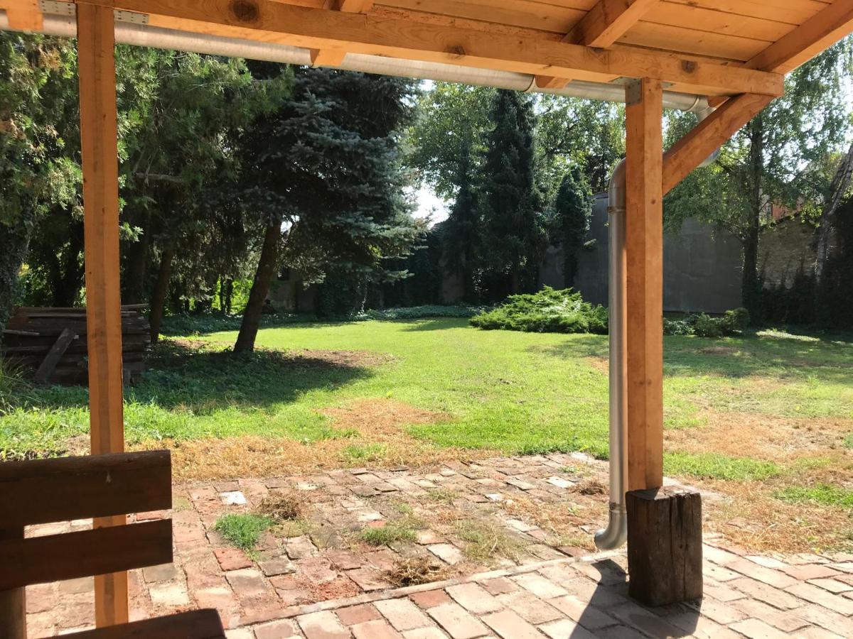 Pb Urban Garden Stay With Secured Parking Sremska Mitrovica Exterior photo