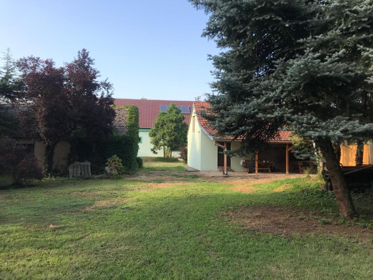 Pb Urban Garden Stay With Secured Parking Sremska Mitrovica Exterior photo