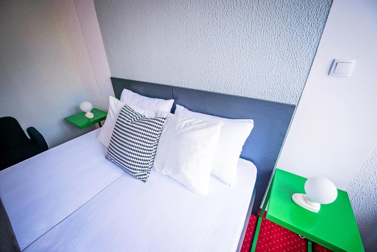 Pb Urban Garden Stay With Secured Parking Sremska Mitrovica Exterior photo