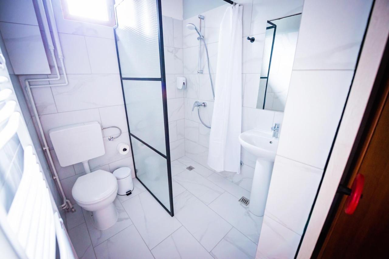 Pb Urban Garden Stay With Secured Parking Sremska Mitrovica Exterior photo