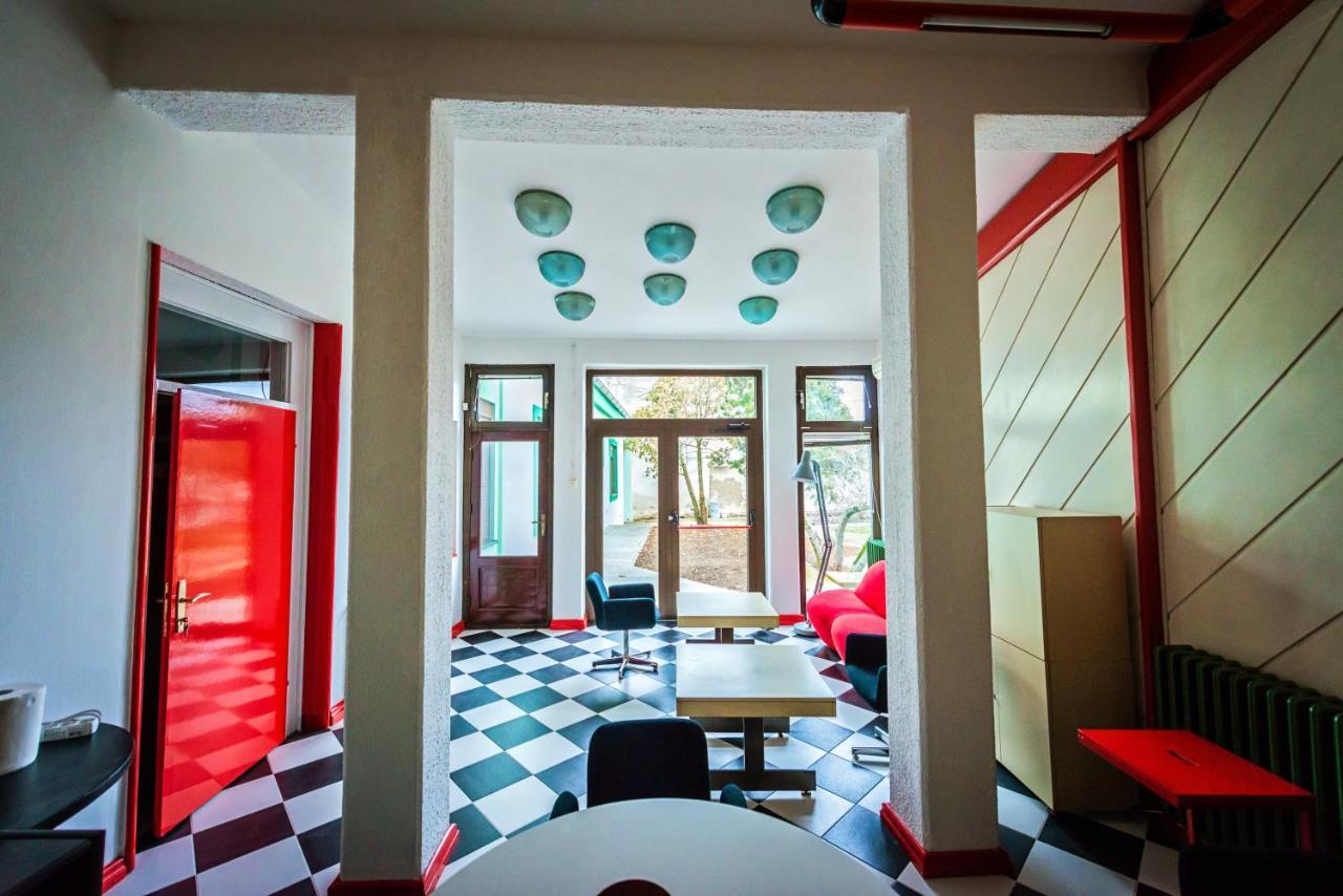 Pb Urban Garden Stay With Secured Parking Sremska Mitrovica Exterior photo