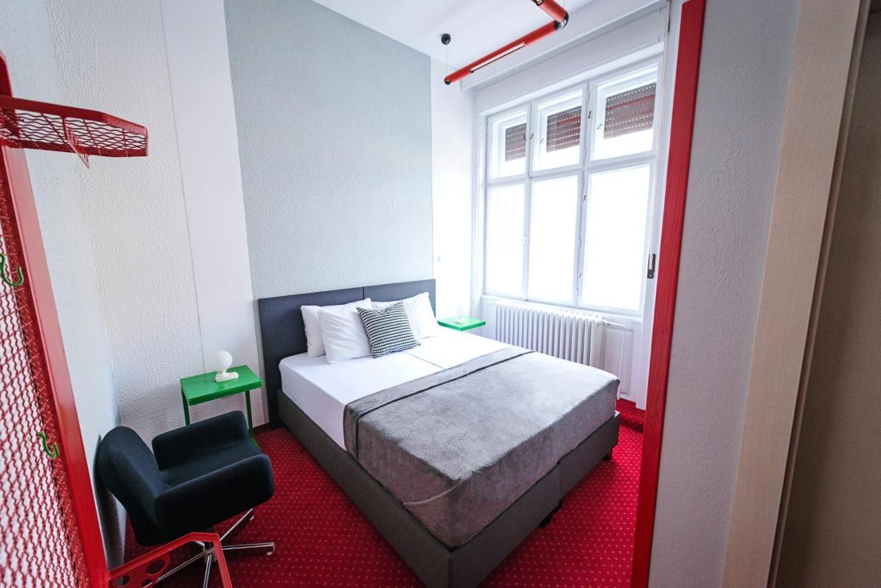Pb Urban Garden Stay With Secured Parking Sremska Mitrovica Exterior photo