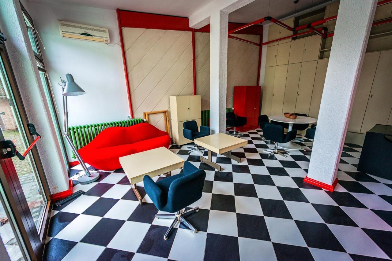 Pb Urban Garden Stay With Secured Parking Sremska Mitrovica Exterior photo