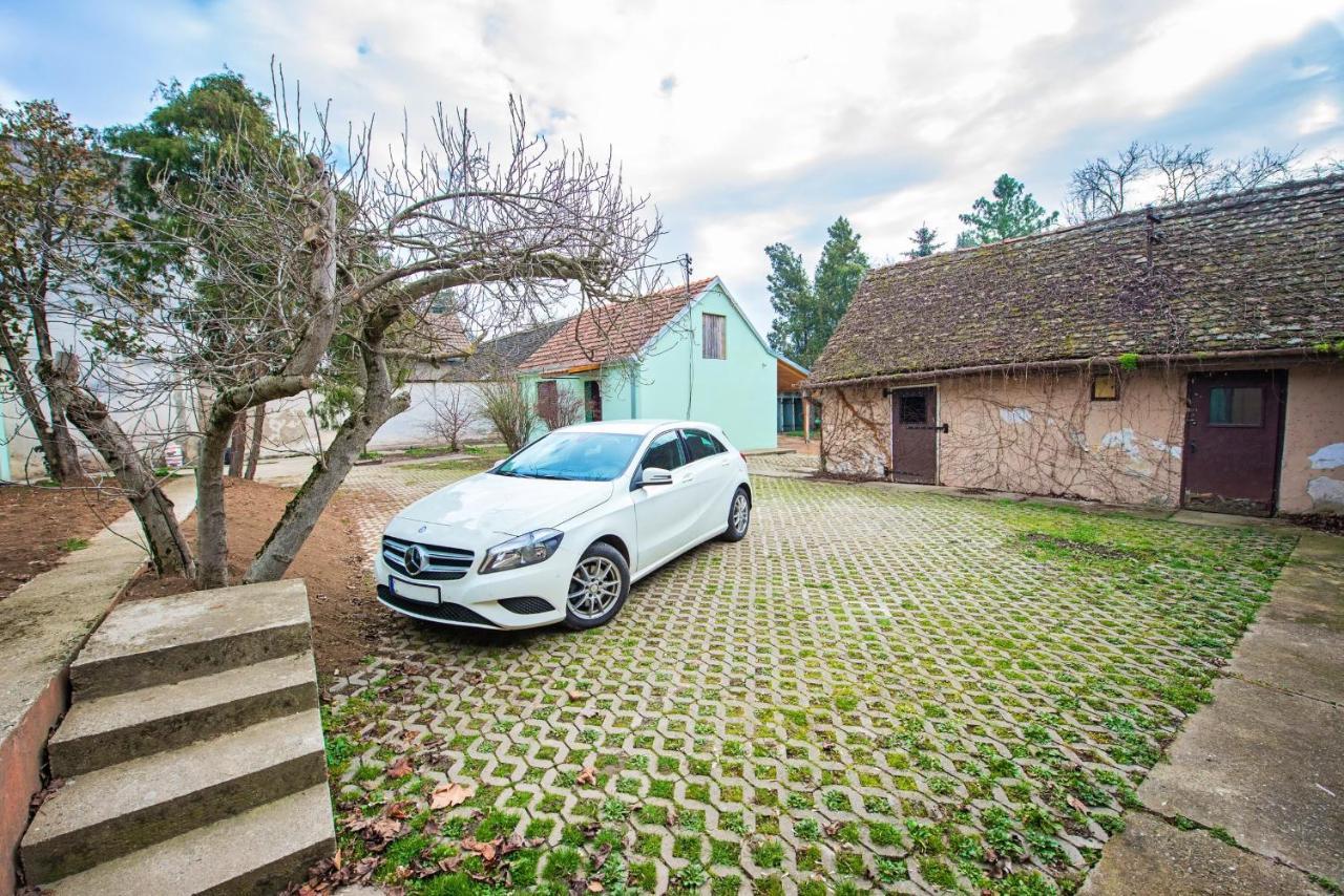 Pb Urban Garden Stay With Secured Parking Sremska Mitrovica Exterior photo